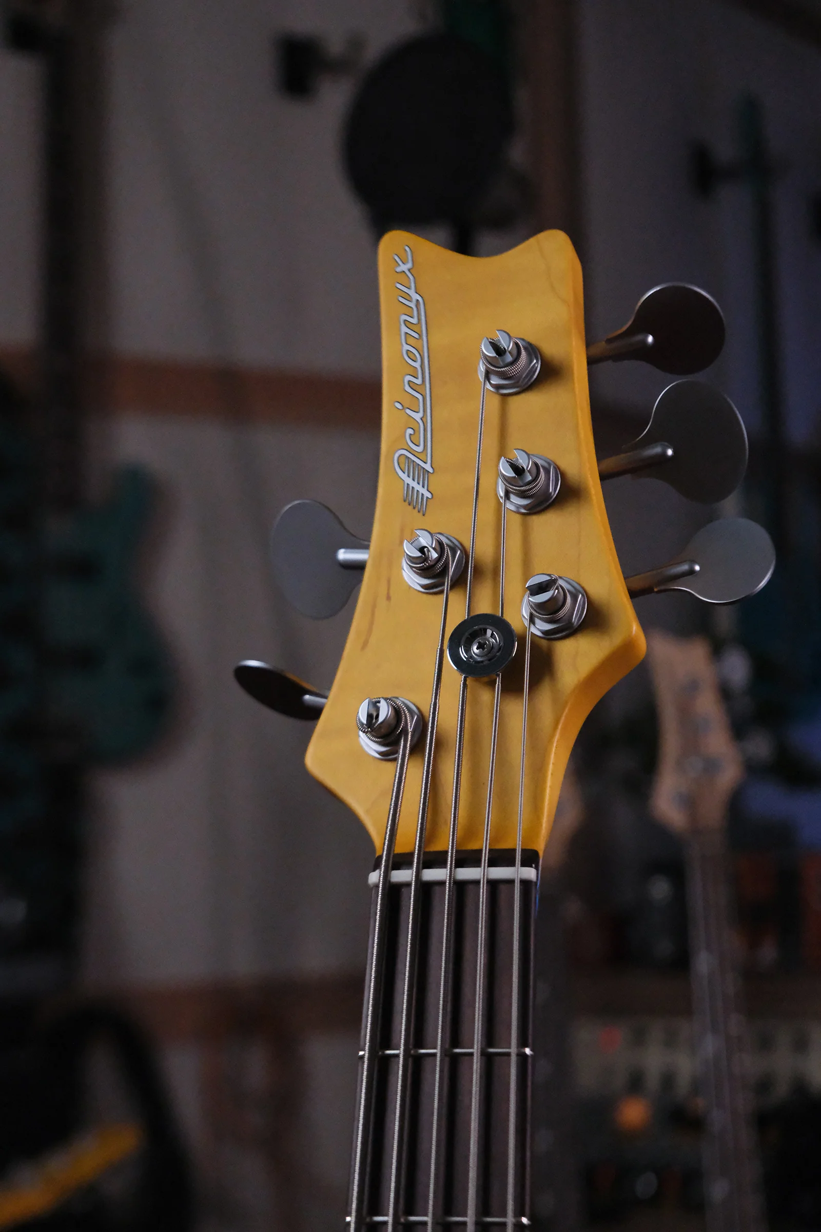 Acinonyx V Short Scale Bass Guitar - Fiesta Red - Image 5