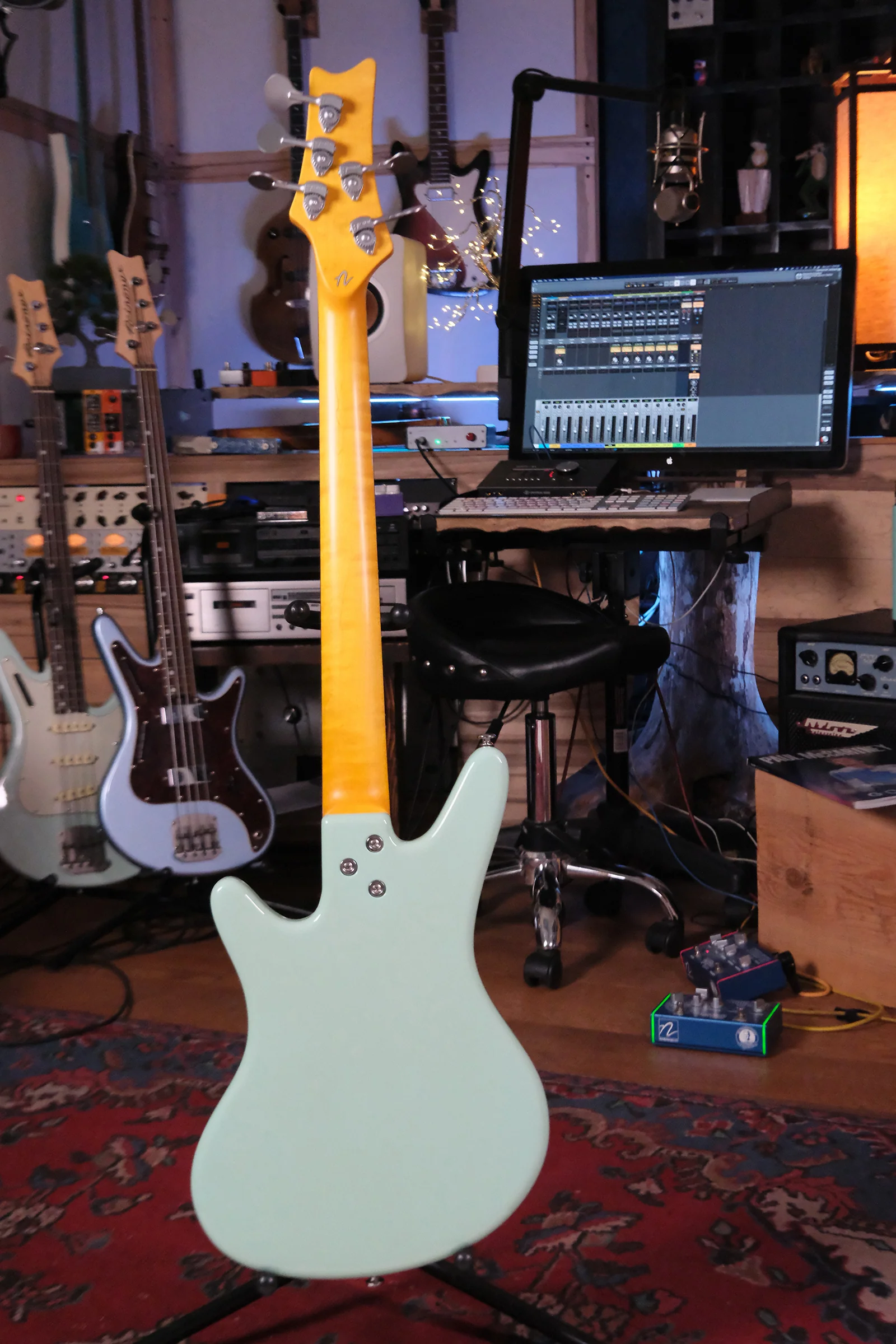 Acinonyx V Short Scale Bass Guitar - Surf Green - Image 4